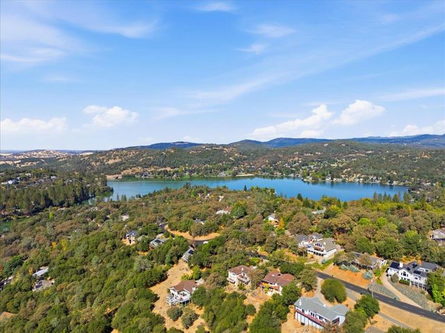 18717 Hummingbird Dr, Penn Valley, CA 95946