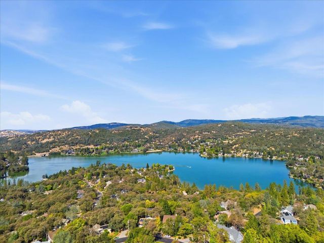 18717 Hummingbird Dr, Penn Valley, CA 95946
