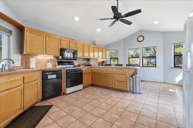 18717 Hummingbird Dr, Penn Valley, CA 95946