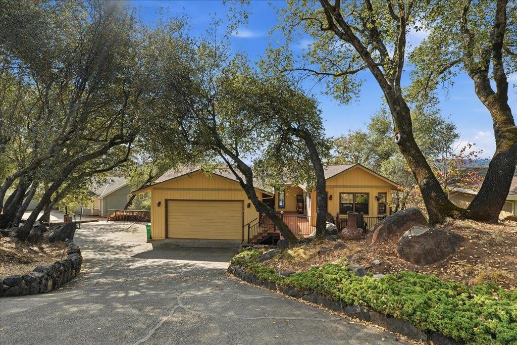 18717 Hummingbird Dr, Penn Valley, CA 95946