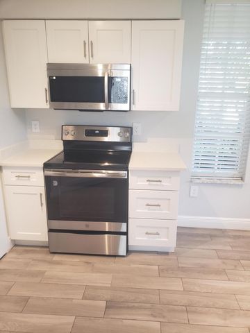 909 Belmont Place, Boynton Beach, FL 33436