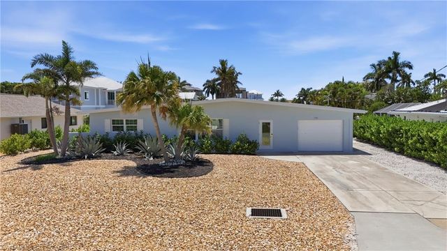 8336 Lagoon RD, Fort Myers Beach, FL 33931