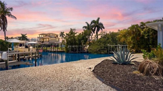 8336 Lagoon RD, Fort Myers Beach, FL 33931