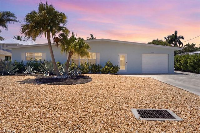 8336 Lagoon RD, Fort Myers Beach, FL 33931