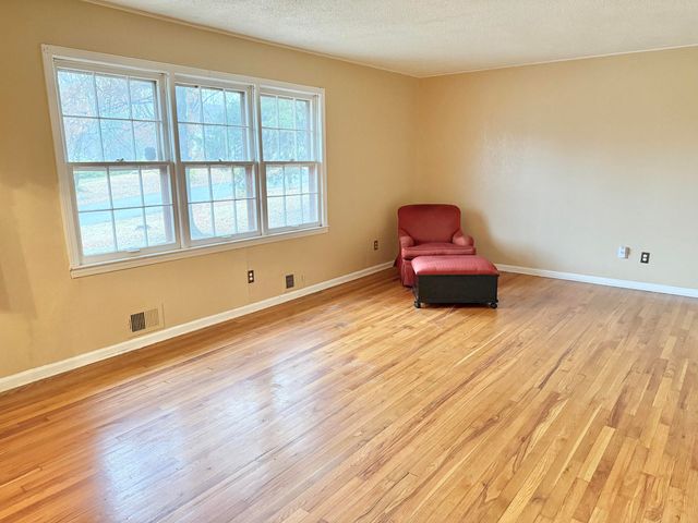 8128 E 74th Street, Kansas City, MO 64113