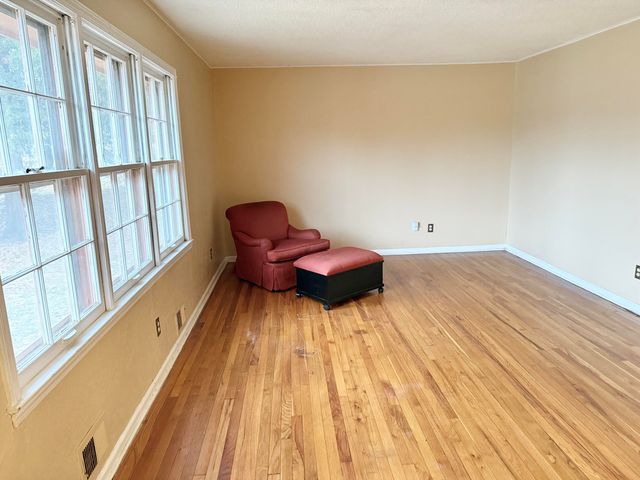 8128 E 74th Street, Kansas City, MO 64113