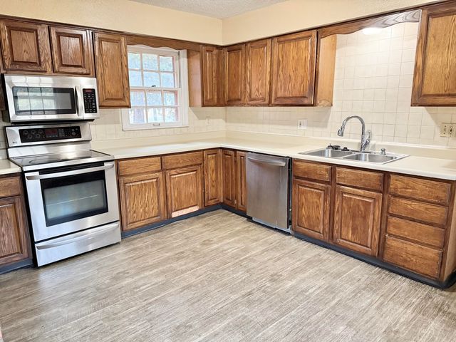 8128 E 74th Street, Kansas City, MO 64113