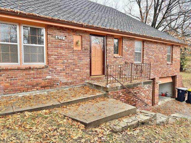 8128 E 74th Street, Kansas City, MO 64113