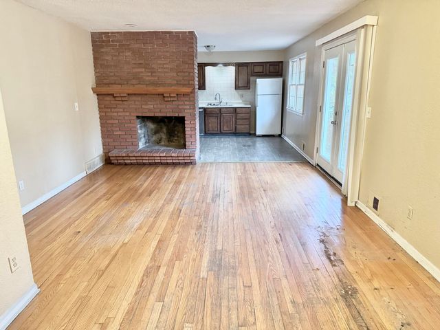 8128 E 74th Street, Kansas City, MO 64113