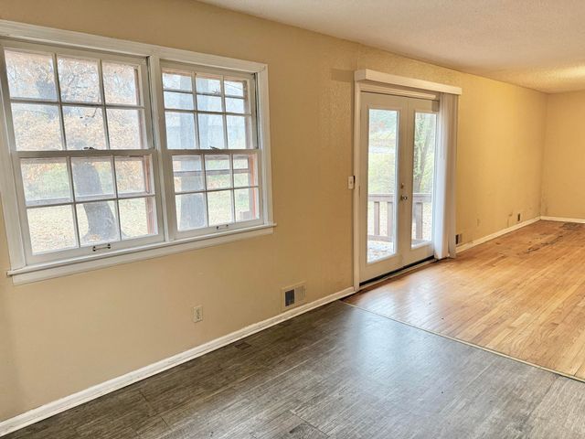 8128 E 74th Street, Kansas City, MO 64113