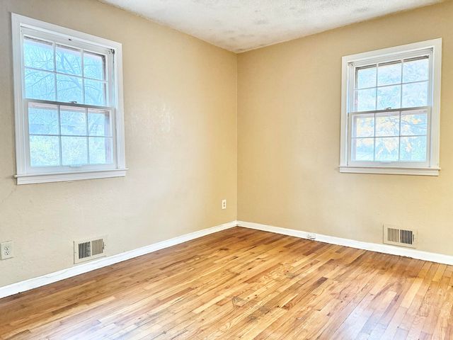 8128 E 74th Street, Kansas City, MO 64113