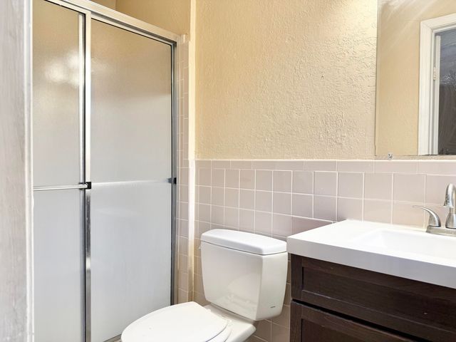 8128 E 74th Street, Kansas City, MO 64113