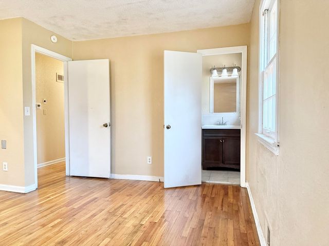 8128 E 74th Street, Kansas City, MO 64113