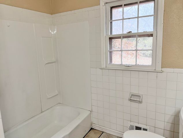 8128 E 74th Street, Kansas City, MO 64113