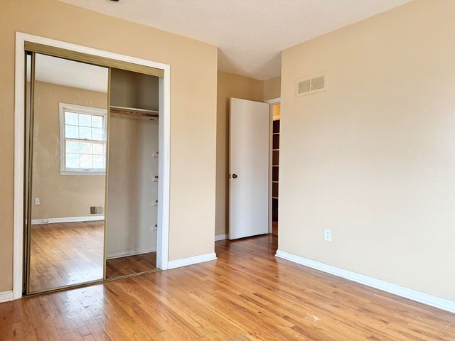 8128 E 74th Street, Kansas City, MO 64113