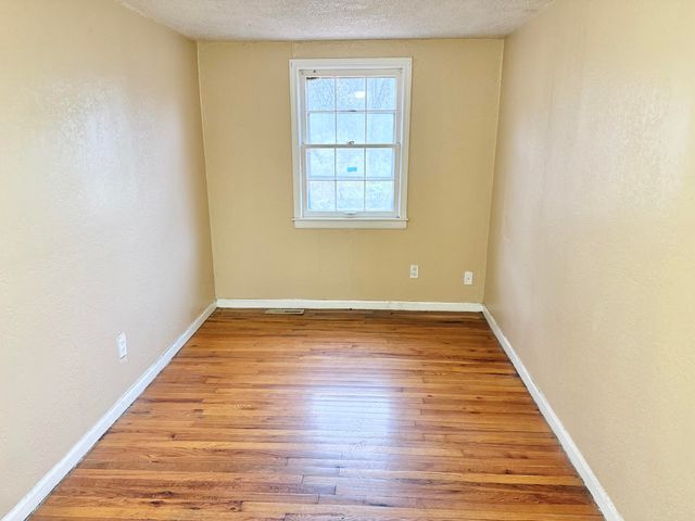 8128 E 74th Street, Kansas City, MO 64113