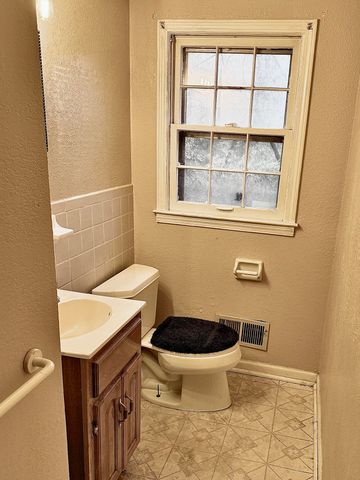 8128 E 74th Street, Kansas City, MO 64113