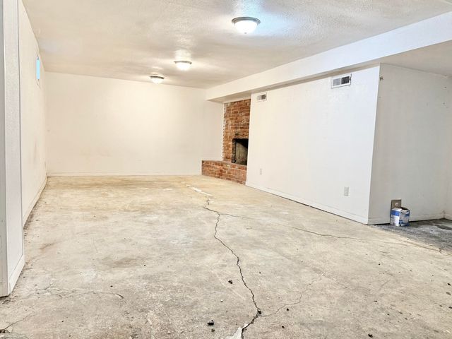 8128 E 74th Street, Kansas City, MO 64113