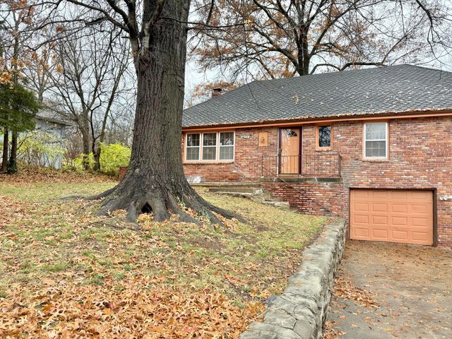 8128 E 74th Street, Kansas City, MO 64113