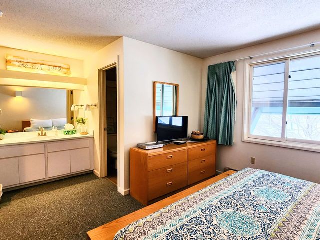 185 Village Green Dr Unit 8F, Stowe, VT 05672