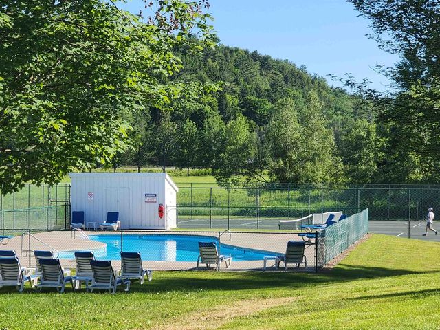 185 Village Green Dr Unit 8F, Stowe, VT 05672