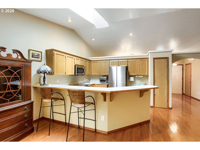 428 Se 10TH St, Troutdale, OR 97060