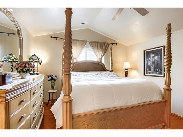 428 Se 10TH St, Troutdale, OR 97060