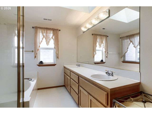 428 Se 10TH St, Troutdale, OR 97060