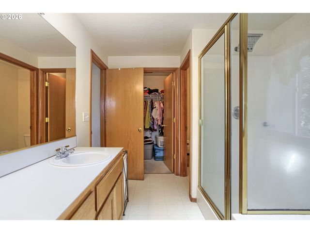 428 Se 10TH St, Troutdale, OR 97060