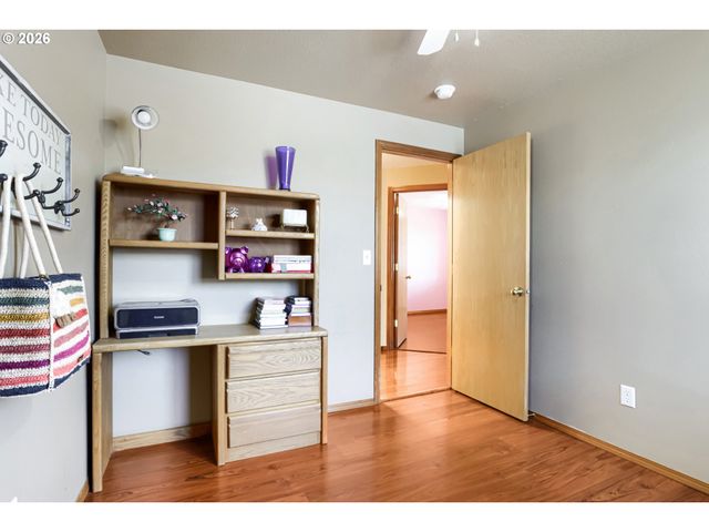428 Se 10TH St, Troutdale, OR 97060