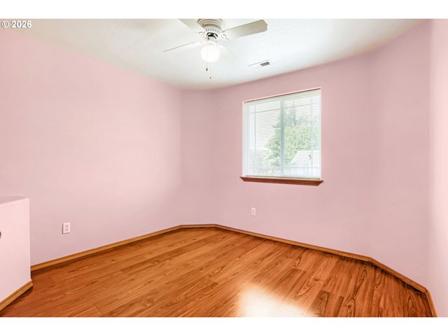 428 Se 10TH St, Troutdale, OR 97060