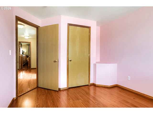428 Se 10TH St, Troutdale, OR 97060