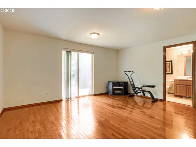 428 Se 10TH St, Troutdale, OR 97060