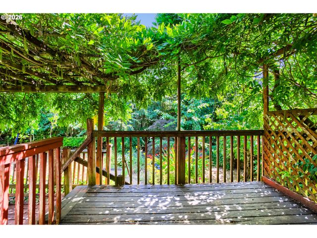 428 Se 10TH St, Troutdale, OR 97060
