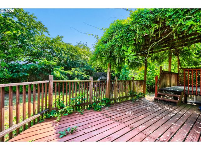 428 Se 10TH St, Troutdale, OR 97060