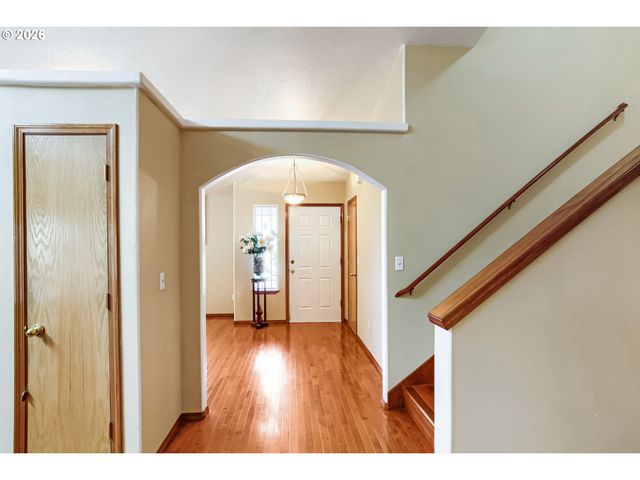 428 Se 10TH St, Troutdale, OR 97060