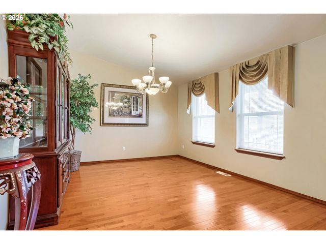 428 Se 10TH St, Troutdale, OR 97060