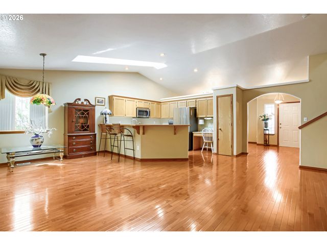 428 Se 10TH St, Troutdale, OR 97060
