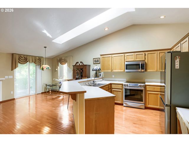 428 Se 10TH St, Troutdale, OR 97060