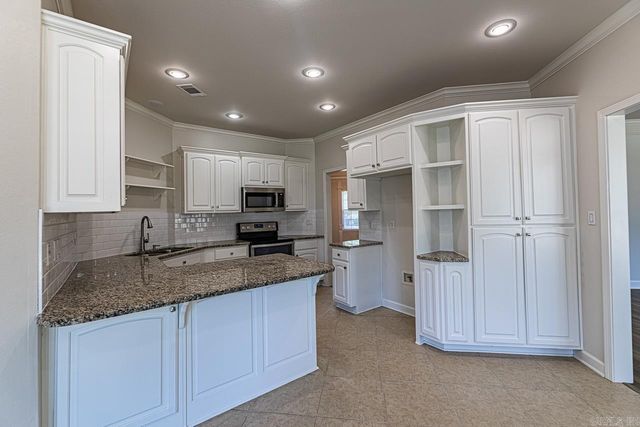 1 Greeson Cove, Maumelle, AR 72113