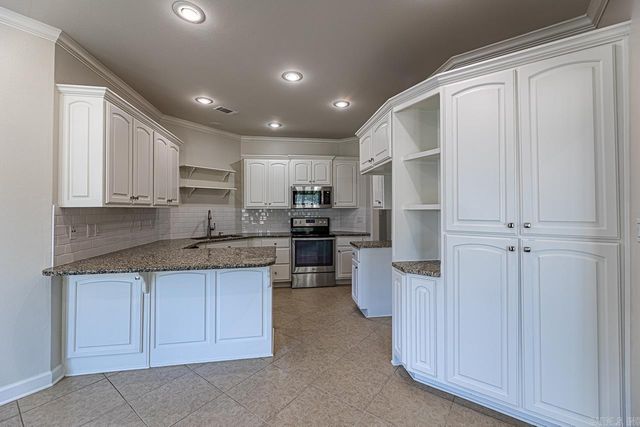 1 Greeson Cove, Maumelle, AR 72113