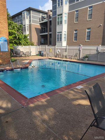 950 E Rue De La Banque 310, Creve Coeur, MO 63141