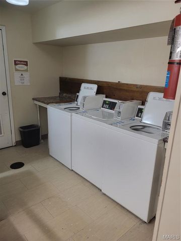 950 E Rue De La Banque 310, Creve Coeur, MO 63141