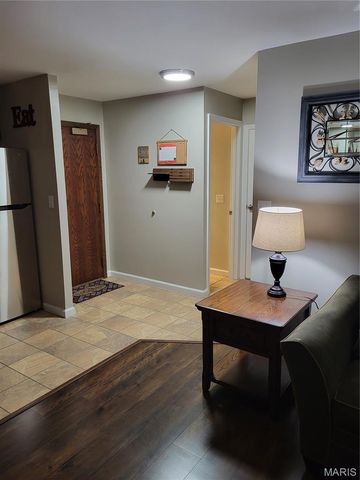 950 E Rue De La Banque 310, Creve Coeur, MO 63141