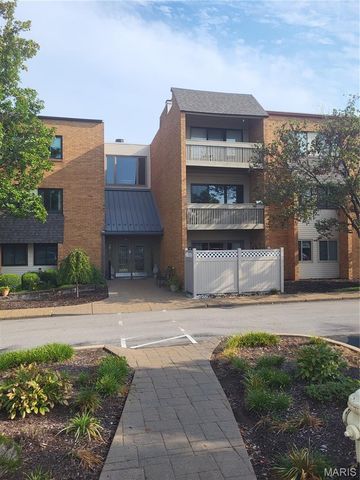 950 E Rue De La Banque 310, Creve Coeur, MO 63141