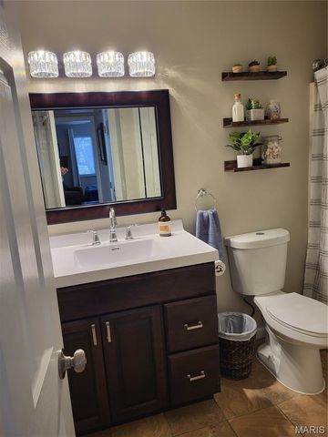 950 E Rue De La Banque 310, Creve Coeur, MO 63141