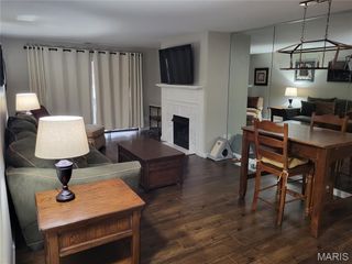 950 E Rue De La Banque 310, Creve Coeur, MO 63141