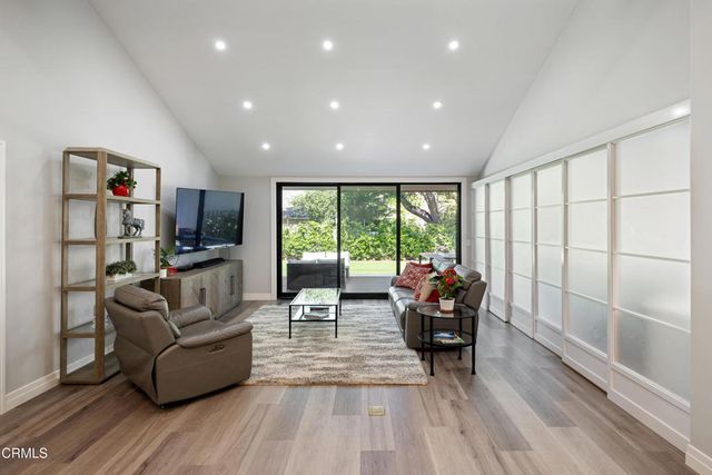 4428 Oakwood Avenue, La Canada Flintridge, CA 91011