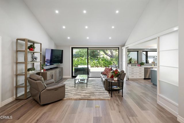 4428 Oakwood Avenue, La Canada Flintridge, CA 91011