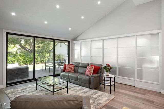 4428 Oakwood Avenue, La Canada Flintridge, CA 91011
